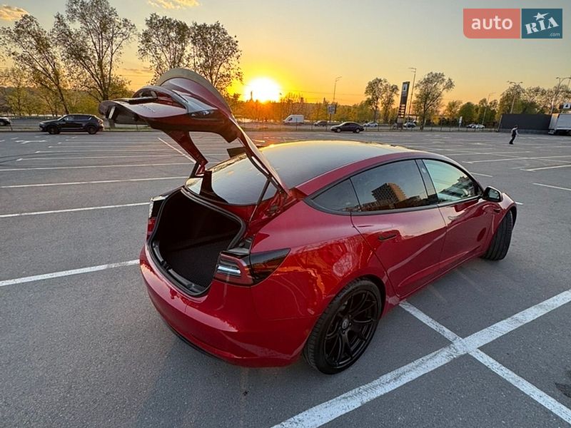 Седан Tesla Model 3 2022 в Киеве