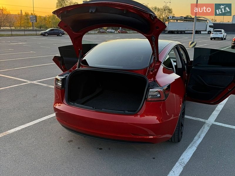 Седан Tesla Model 3 2022 в Киеве