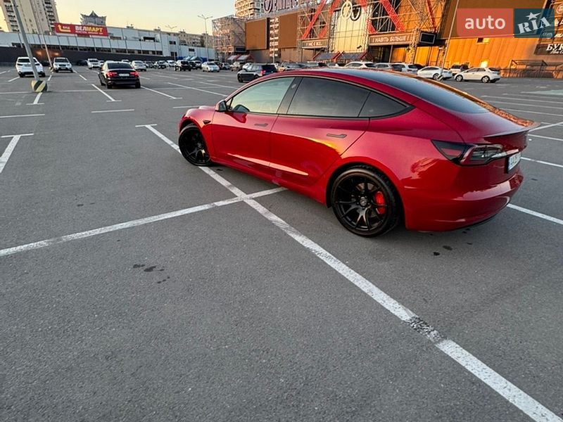 Седан Tesla Model 3 2022 в Киеве