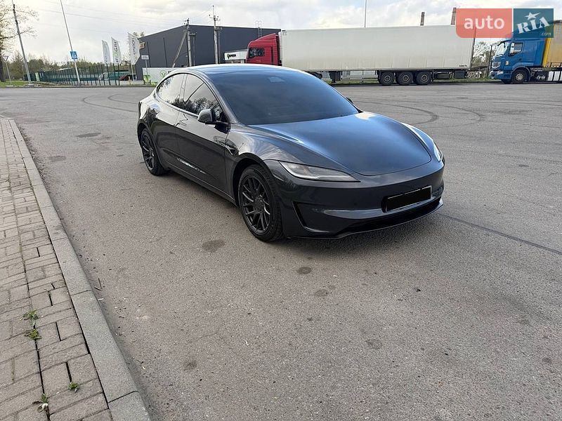 Седан Tesla Model 3 2024 в Ивано-Франковске