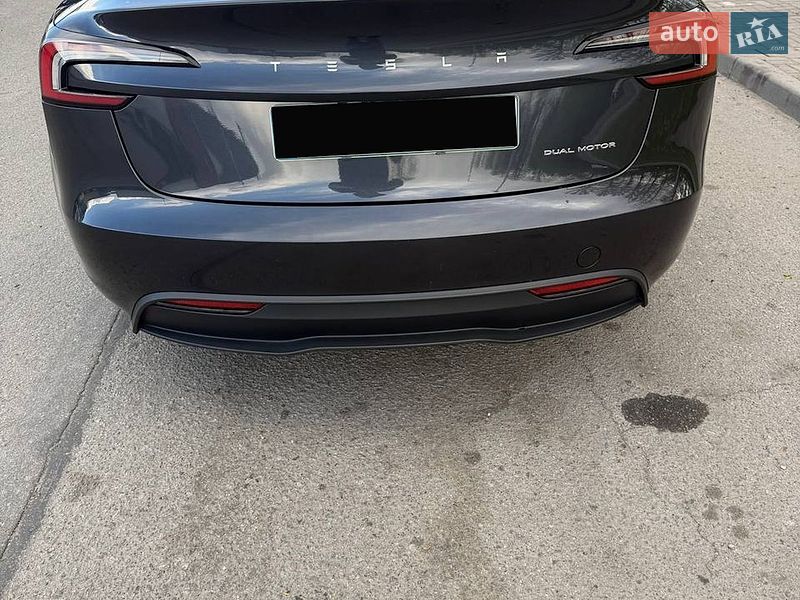 Седан Tesla Model 3 2024 в Ивано-Франковске