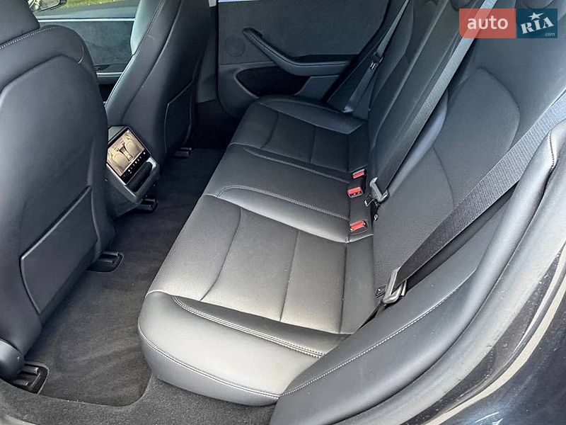 Седан Tesla Model 3 2024 в Ивано-Франковске