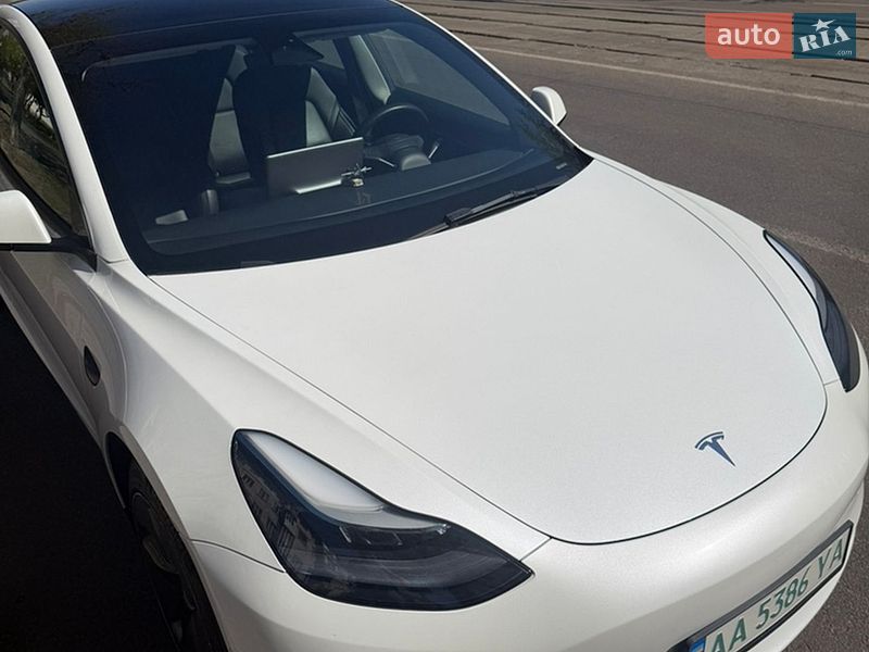 Седан Tesla Model 3 2022 в Києві