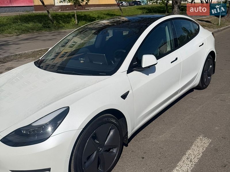 Седан Tesla Model 3 2022 в Києві