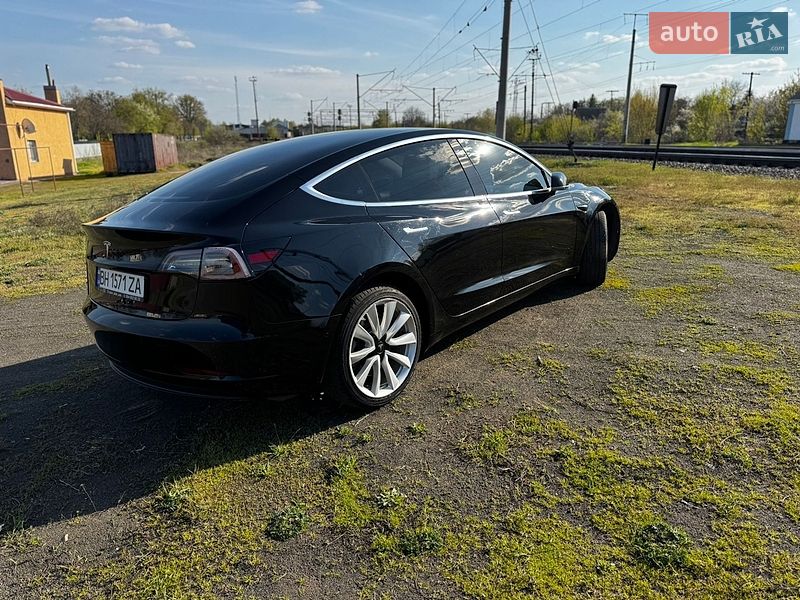 Седан Tesla Model 3 2018 в Киеве