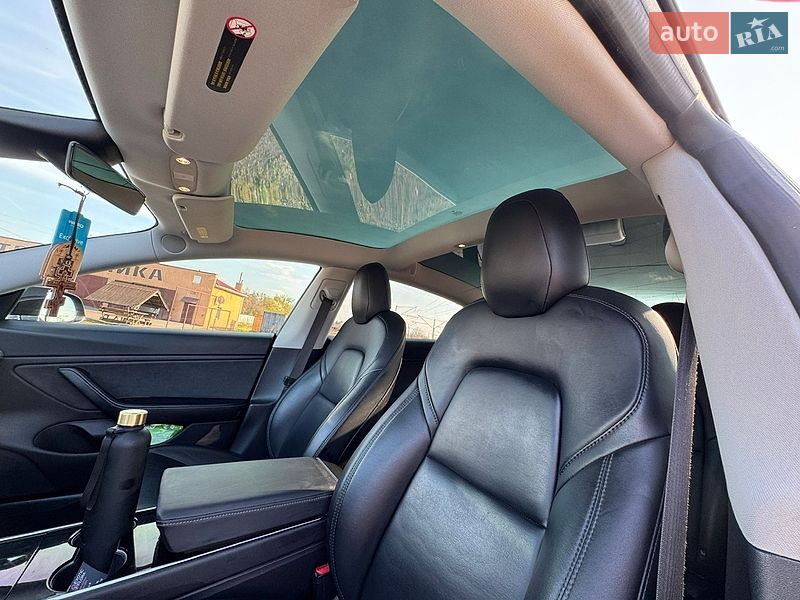 Седан Tesla Model 3 2018 в Киеве