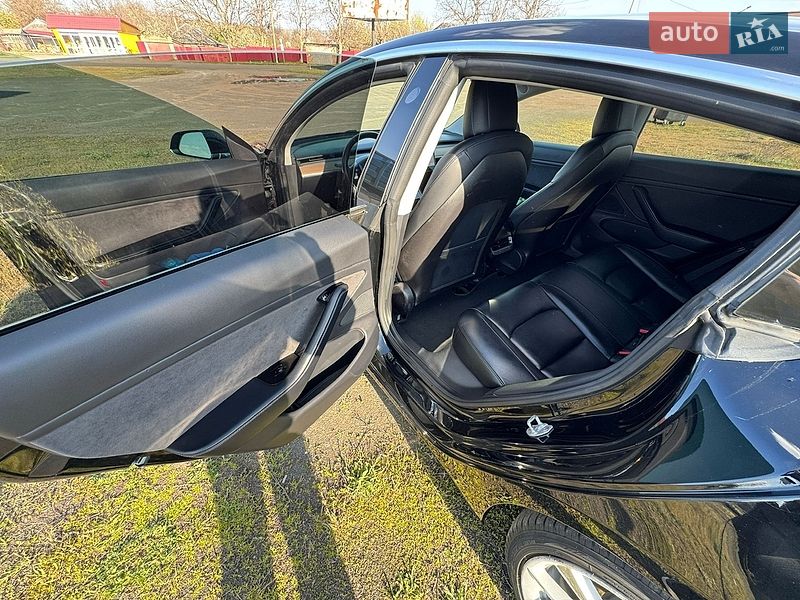 Седан Tesla Model 3 2018 в Киеве