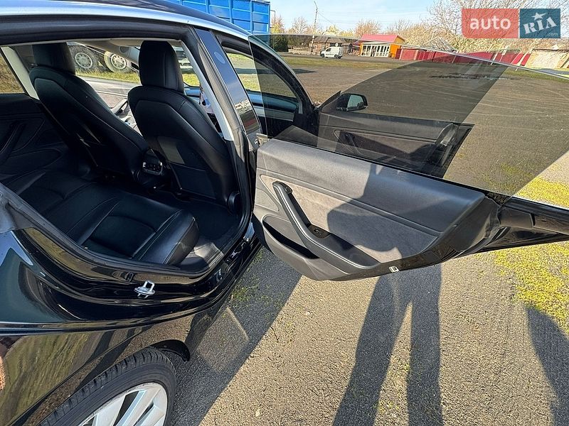 Седан Tesla Model 3 2018 в Киеве