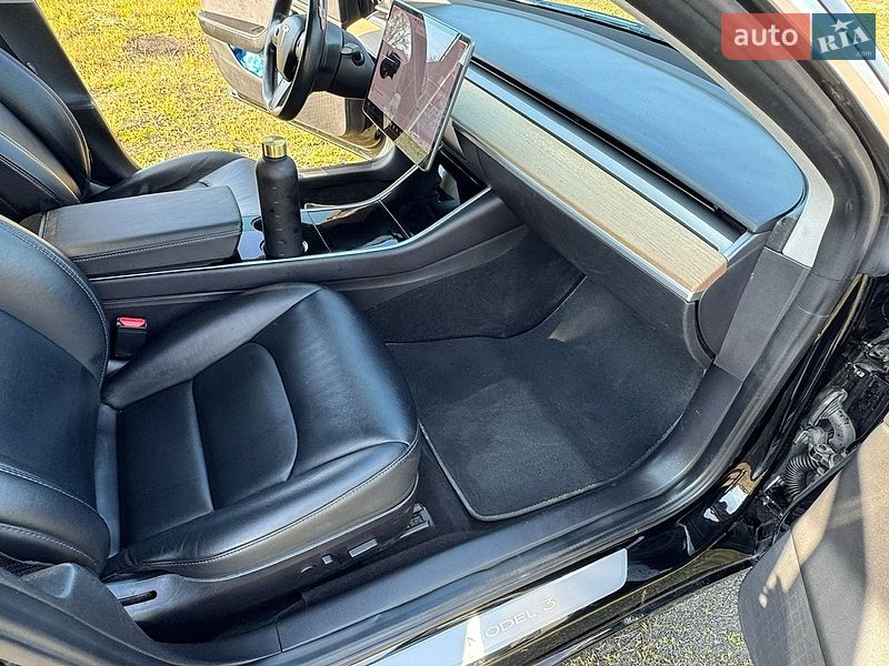 Седан Tesla Model 3 2018 в Киеве