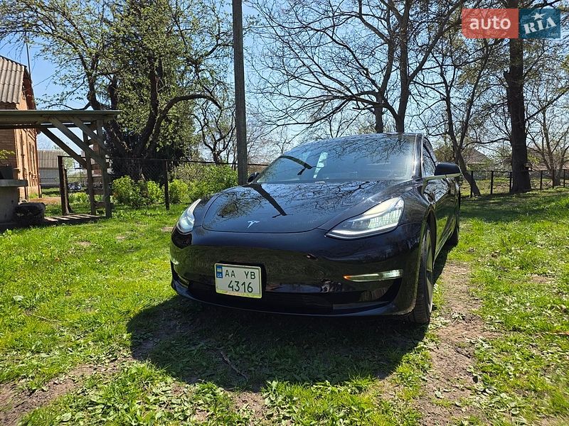 Седан Tesla Model 3 2018 в Бердичеве