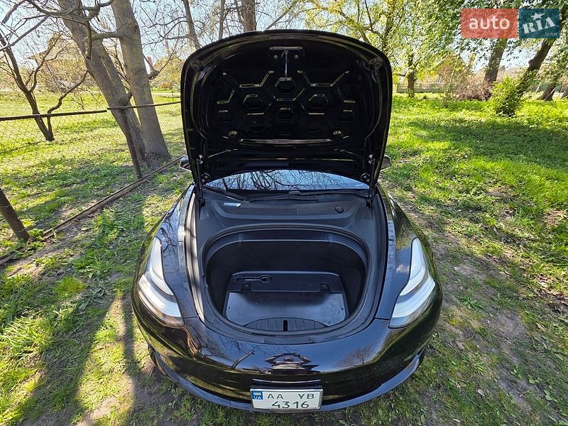 Седан Tesla Model 3 2018 в Бердичеве