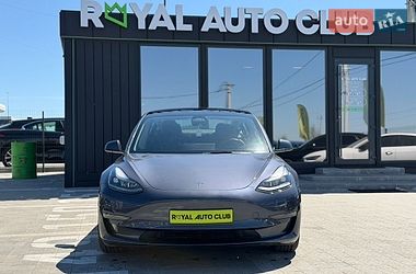 Седан Tesla Model 3 2023 в Львове