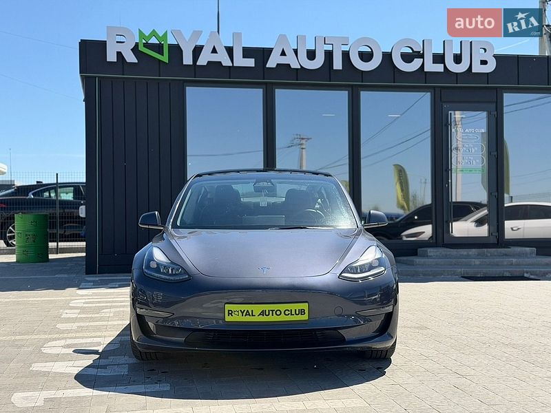Седан Tesla Model 3 2023 в Львове