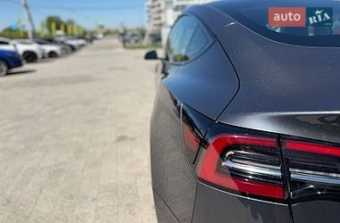 Седан Tesla Model 3 2023 в Львове