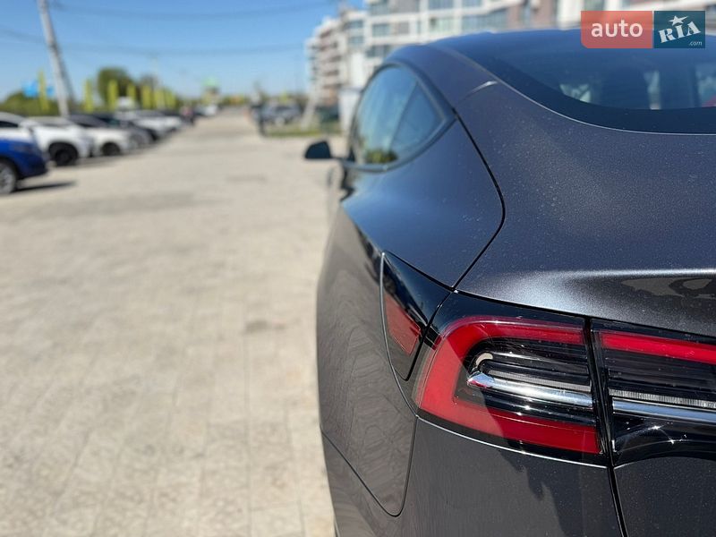 Седан Tesla Model 3 2023 в Львове