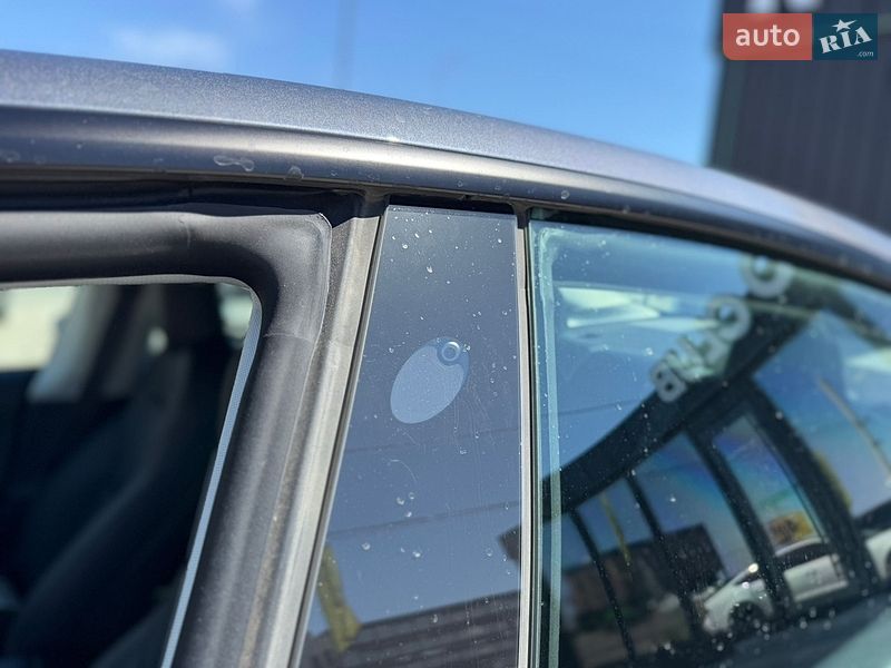 Седан Tesla Model 3 2023 в Львове