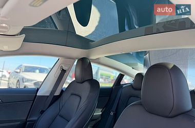 Седан Tesla Model 3 2023 в Львове