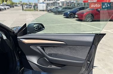 Седан Tesla Model 3 2023 в Львове