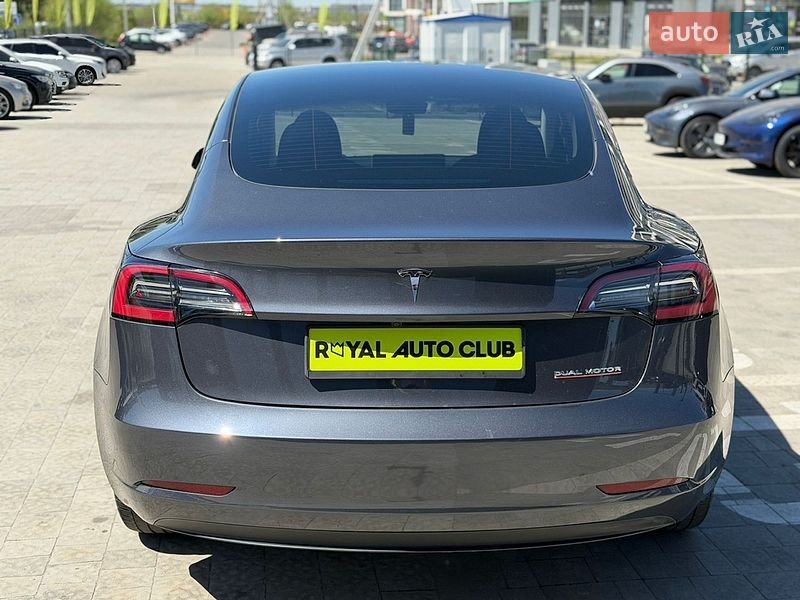 Седан Tesla Model 3 2023 в Львове