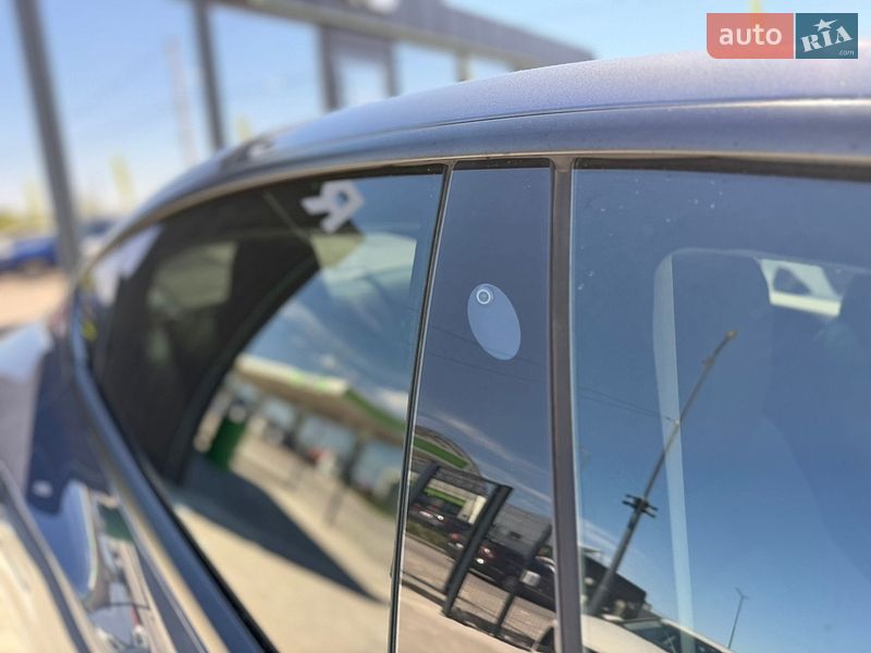 Седан Tesla Model 3 2023 в Львове
