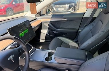 Седан Tesla Model 3 2023 в Львове