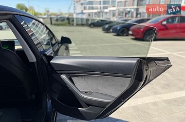 Седан Tesla Model 3 2023 в Львове