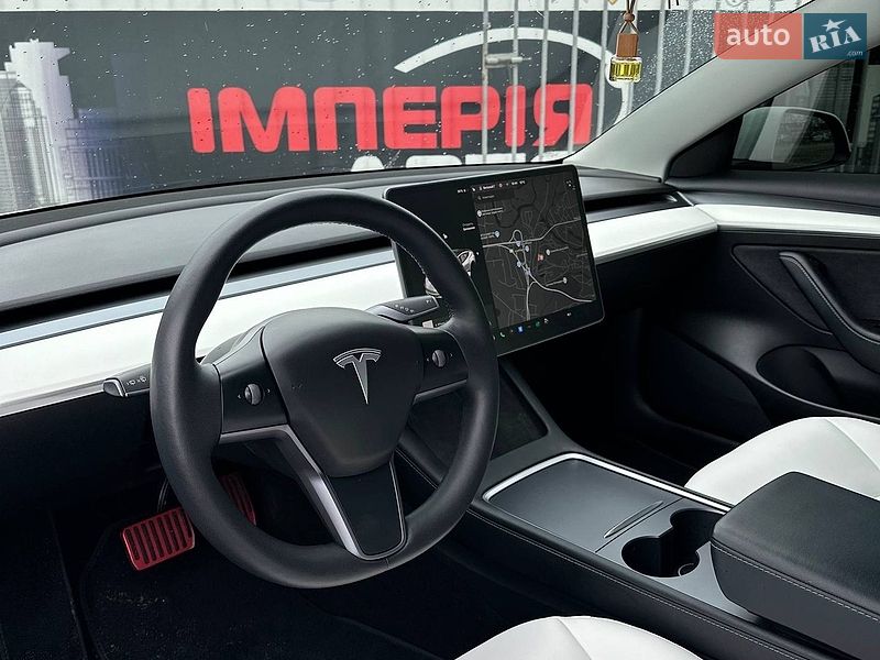 Седан Tesla Model 3 2021 в Чернигове