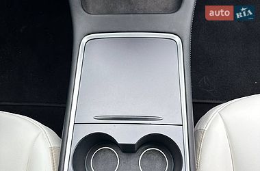 Седан Tesla Model 3 2021 в Чернигове