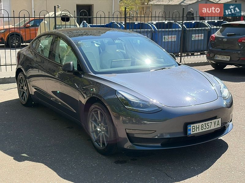 Седан Tesla Model 3 2023 в Одесі