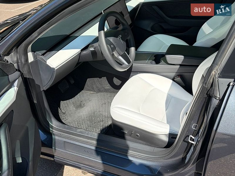 Седан Tesla Model 3 2023 в Одесі