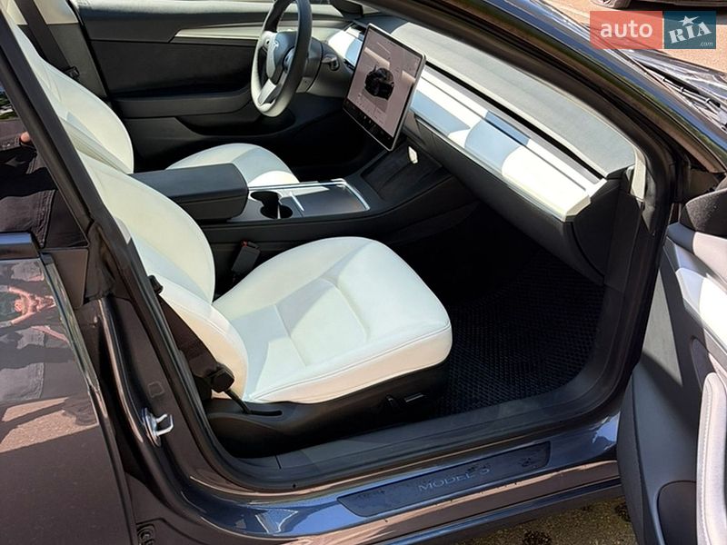Седан Tesla Model 3 2023 в Одесі
