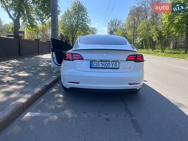 Седан Tesla Model 3 2021 в Чернигове