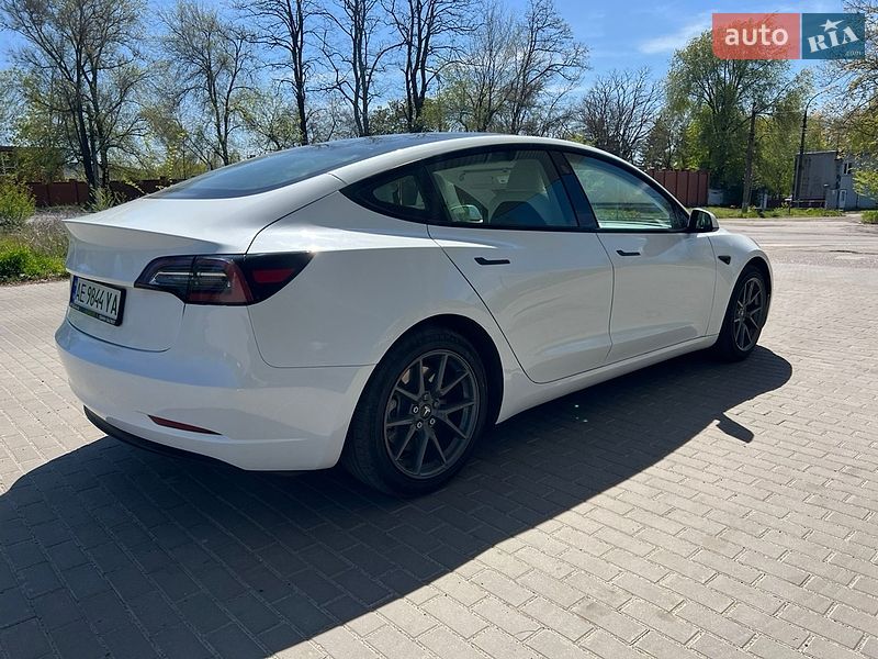 Седан Tesla Model 3 2023 в Днепре