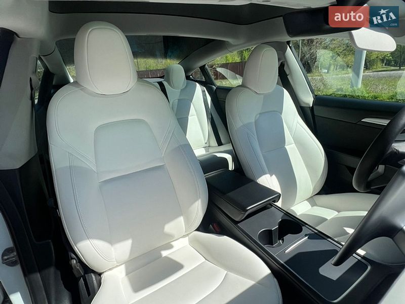 Седан Tesla Model 3 2023 в Днепре