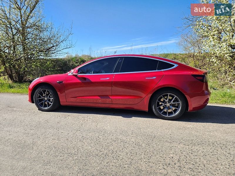 Седан Tesla Model 3 2018 в Тернополі