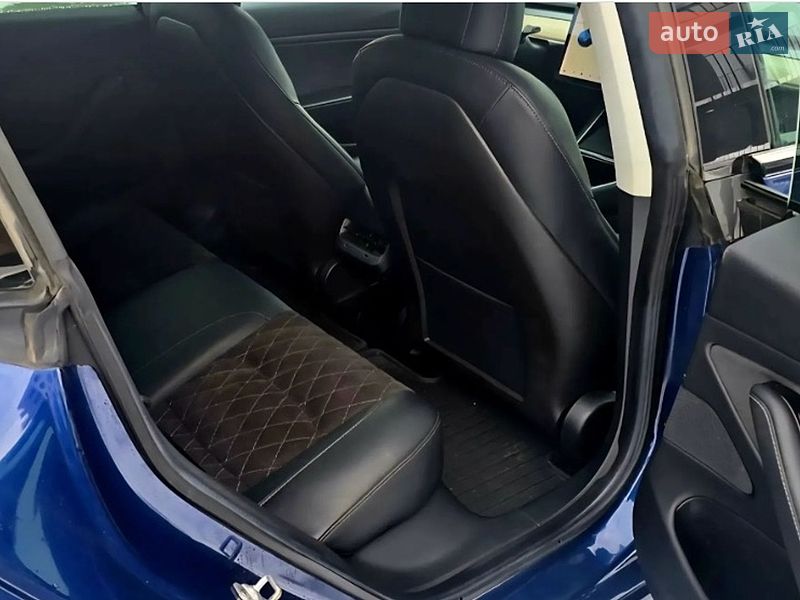 Седан Tesla Model 3 2019 в Львові