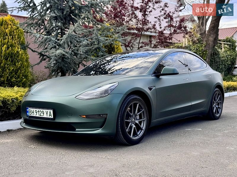Седан Tesla Model 3 2023 в Одессе