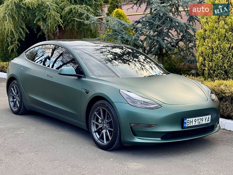 Седан Tesla Model 3 2023 в Одессе