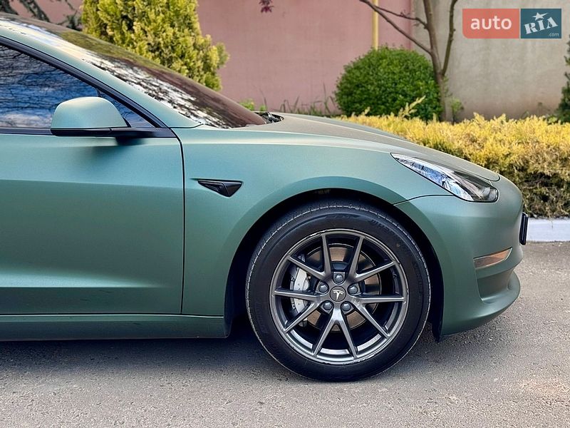Седан Tesla Model 3 2023 в Одессе