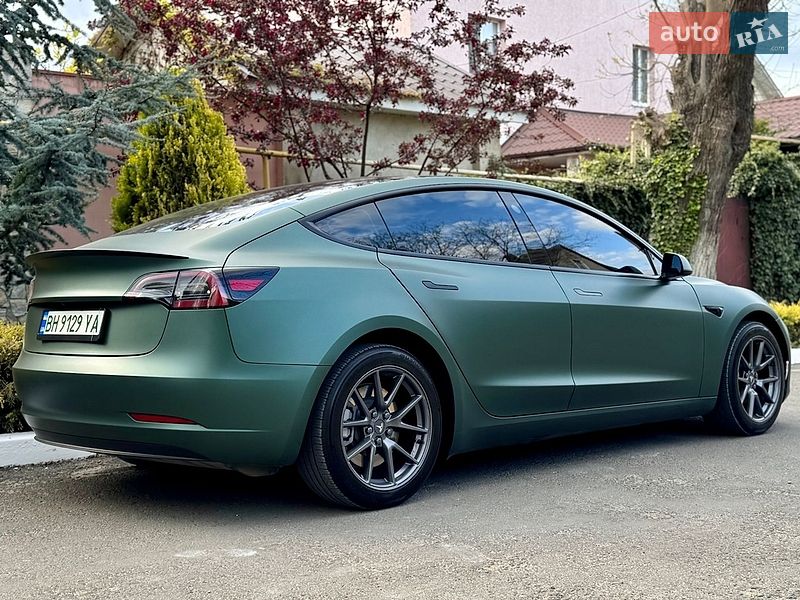 Седан Tesla Model 3 2023 в Одессе