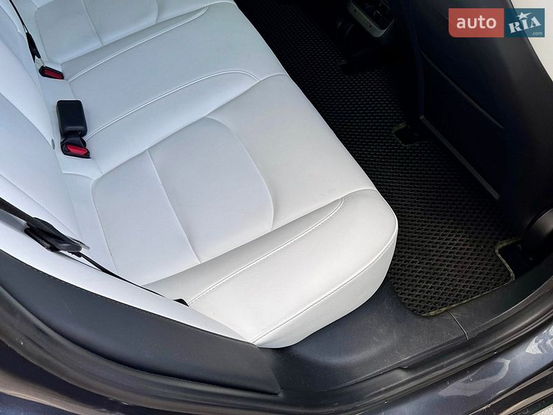 Седан Tesla Model 3 2023 в Одессе