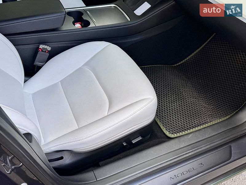 Седан Tesla Model 3 2023 в Одессе