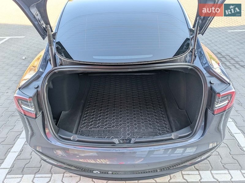 Седан Tesla Model 3 2023 в Киеве