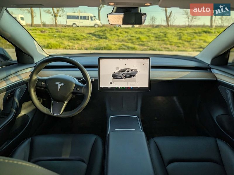 Седан Tesla Model 3 2023 в Киеве