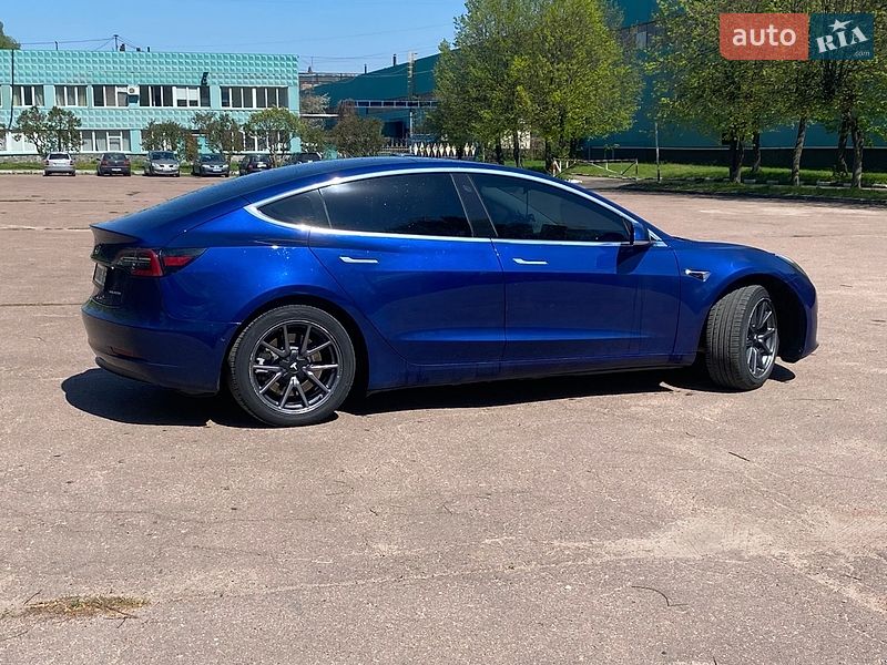 Седан Tesla Model 3 2019 в Житомире