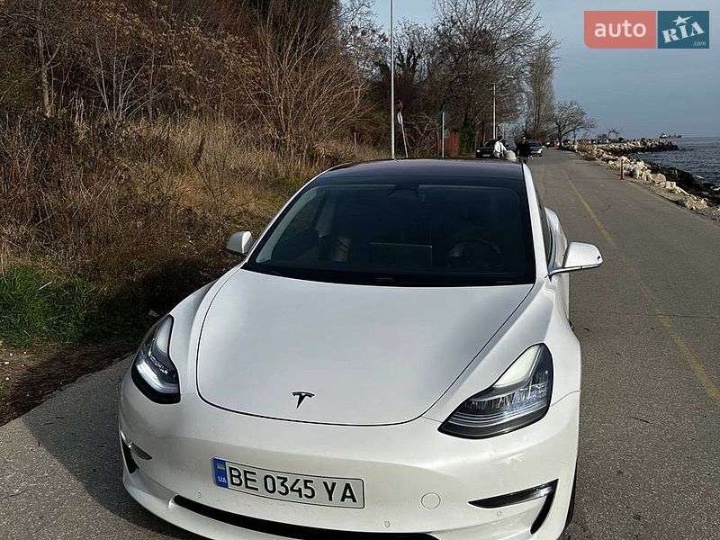 Седан Tesla Model 3 2018 в Кропивницькому