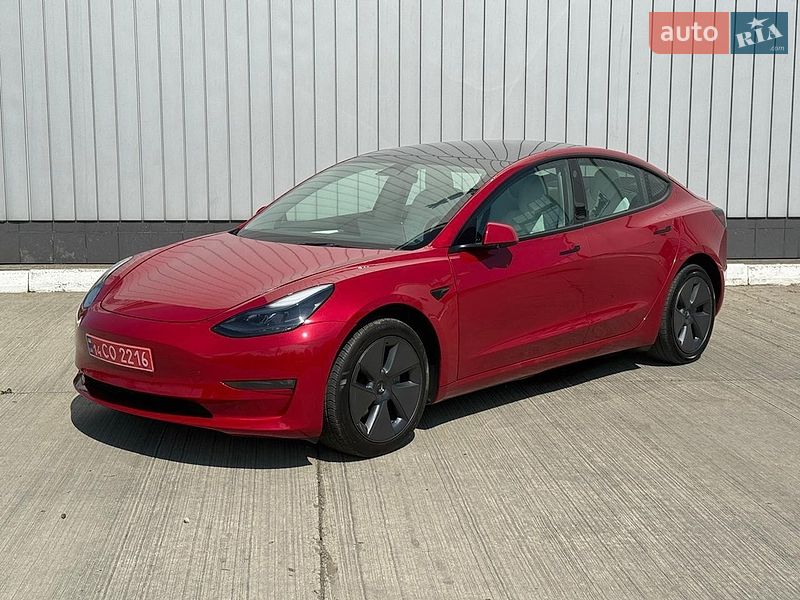 Седан Tesla Model 3 2023 в Чернівцях