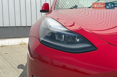 Седан Tesla Model 3 2023 в Черновцах