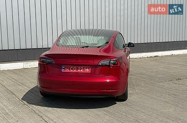 Седан Tesla Model 3 2023 в Черновцах