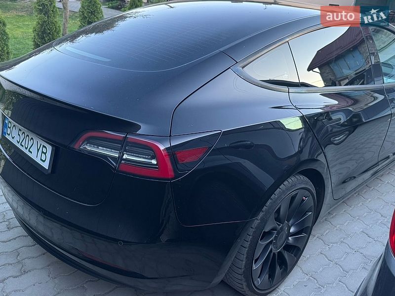 Седан Tesla Model 3 2022 в Львове